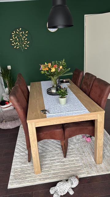Eettafel met 6 stoelen beschikbaar voor biedingen
