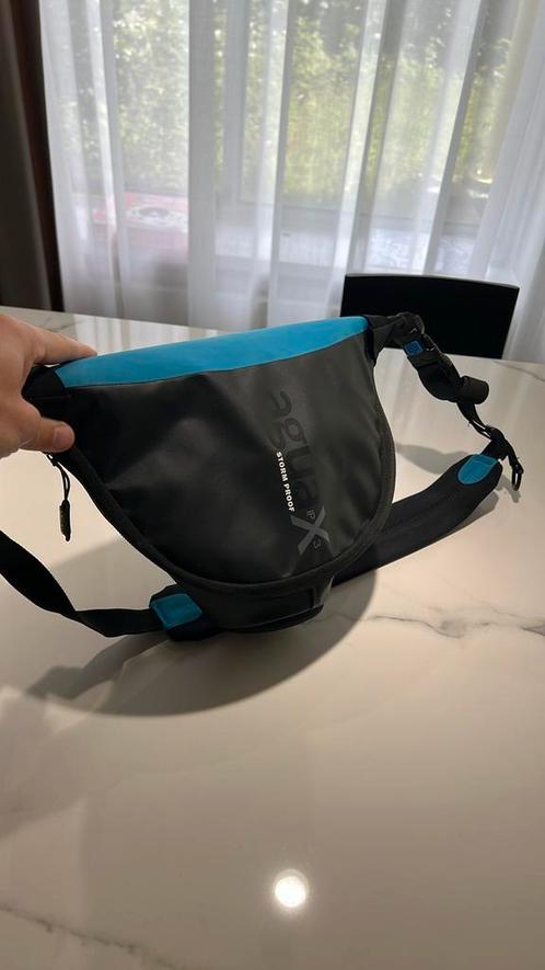 AguaX fototas sling met water bescherming ipx3, Audio, Tv en Foto, Fotografie | Fototassen, Zo goed als nieuw, Schoudertas, Overige merken