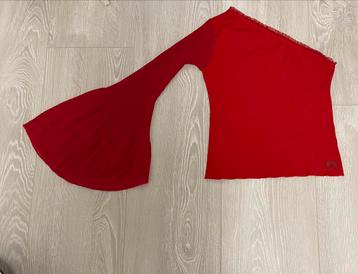 Rood top blote schouder  maat S beschikbaar voor biedingen