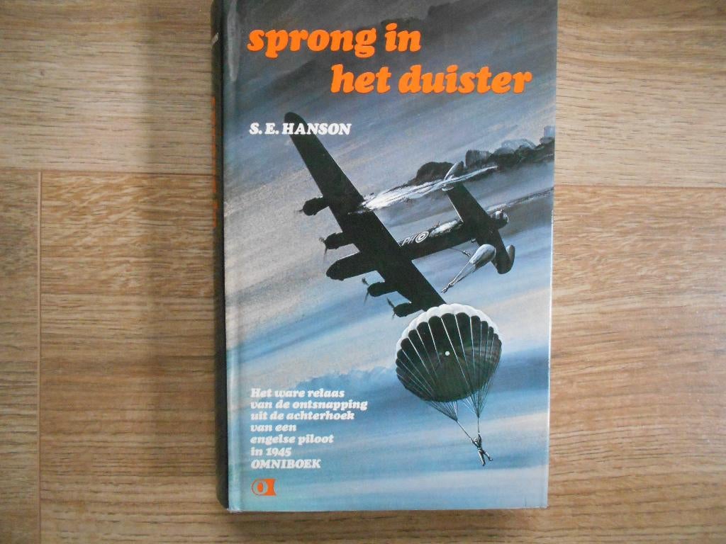 S.E. Hanson Sprong in het duister, Ophalen of Verzenden, Tweede Wereldoorlog, Zo goed als nieuw, Overige onderwerpen