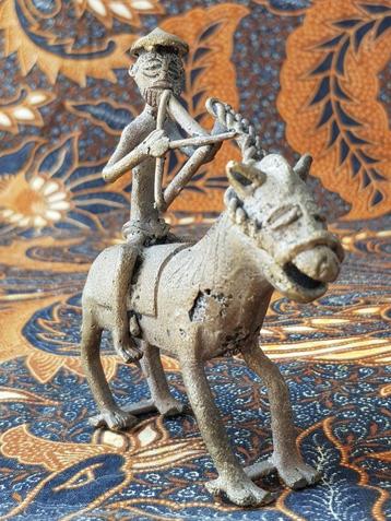 Krijger op paard mooi antiek brons beeldje uit India 10,6 cm beschikbaar voor biedingen
