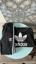 Adidas joggingpak maat 134, Jongen of Meisje, Ophalen of Verzenden, Broek, Zo goed als nieuw