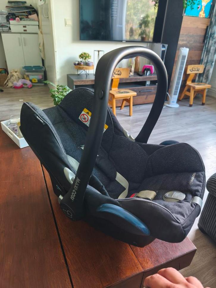Maxi-Cosi Baby Autostoel met Regenhoes en Familyfix, Kinderen en Baby's, Autostoeltjes, Gebruikt, Maxi-Cosi, 0 t/m 13 kg, Autogordel of Isofix