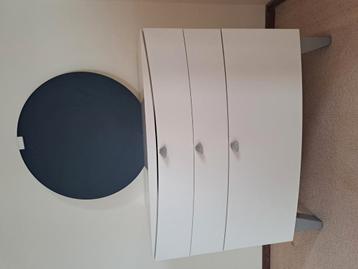 Kaptafel met spiegel beschikbaar voor biedingen