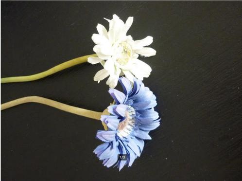 Nepbloem blauw & Wit / Gerbera / kunstbloemen, Huis en Inrichting, Woonaccessoires | Kunstplanten en Kunstbloemen, Zo goed als nieuw