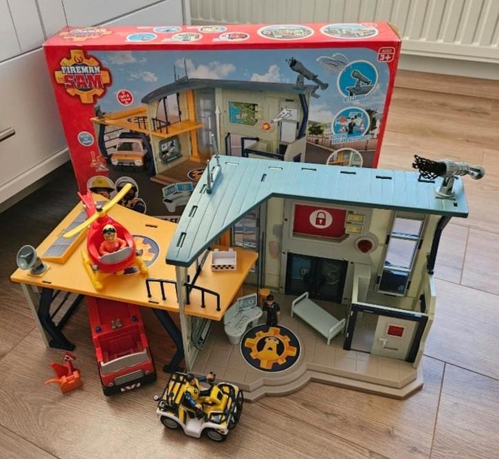 Brandweerman sam politiebureau garage, Kinderen en Baby's, Speelgoed | Poppenhuizen, Zo goed als nieuw, Poppenhuis, Ophalen of Verzenden