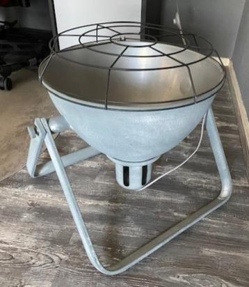Grote industriele vloerlamp (qwe) beschikbaar voor biedingen