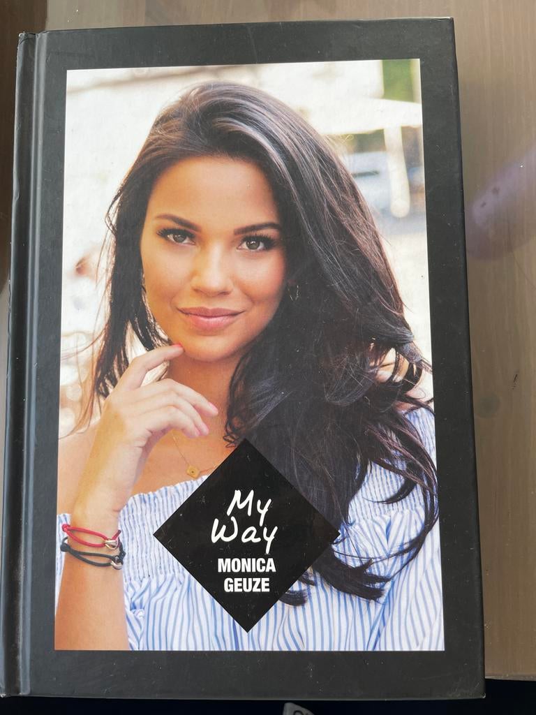 Boek My Way van Monica Geuze, Boeken, Ophalen of Verzenden, Gelezen, Film, Tv en Media