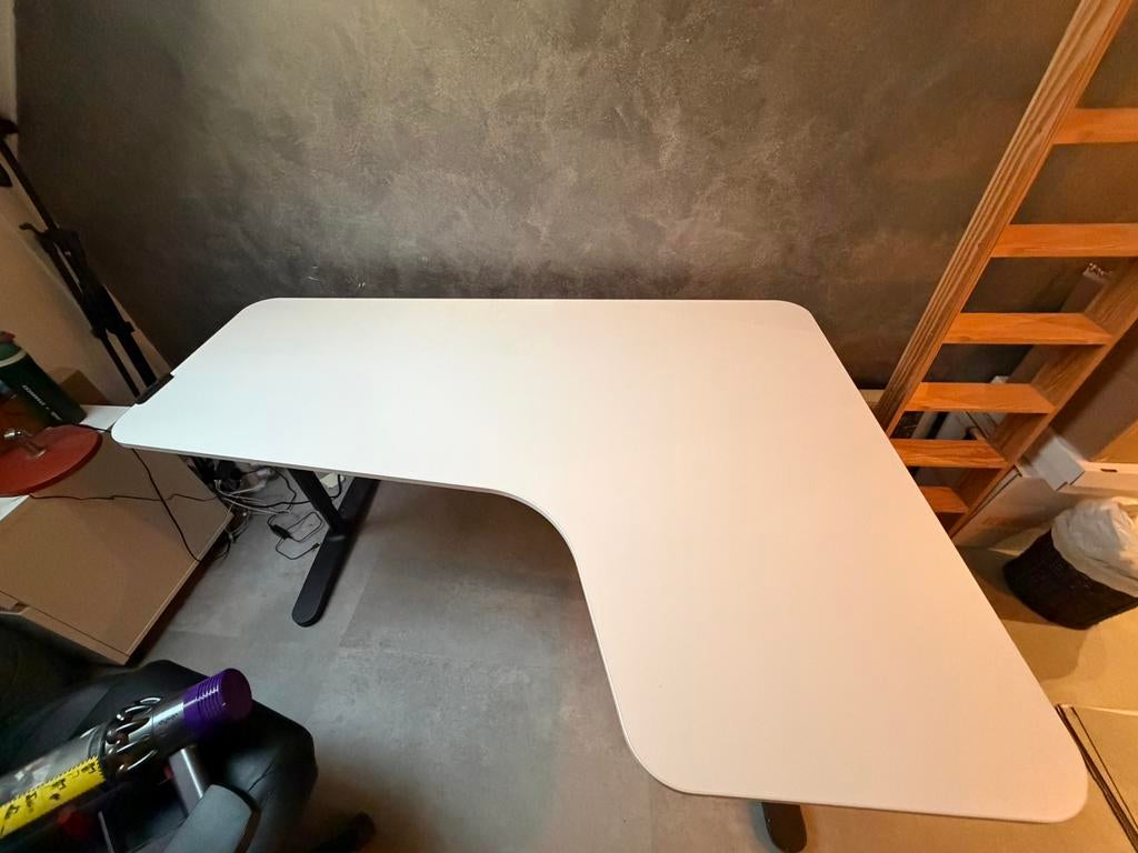 IKEA Bekant bureau 160x110 wit, Ophalen, Spaanplaat of MDF, Hoekbureau, In hoogte verstelbaar