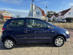 Vw Fox 1.2 trendline airco/ stuurbekr/ weinig km Nieuw!!!, Voorwielaandrijving, Stof, 54 pk, Blauw