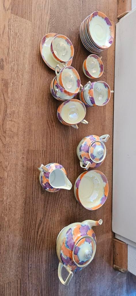 Vintage theeservies met parelmoerglans en abstract design, Antiek en Kunst, Antiek | Servies compleet, Ophalen of Verzenden
