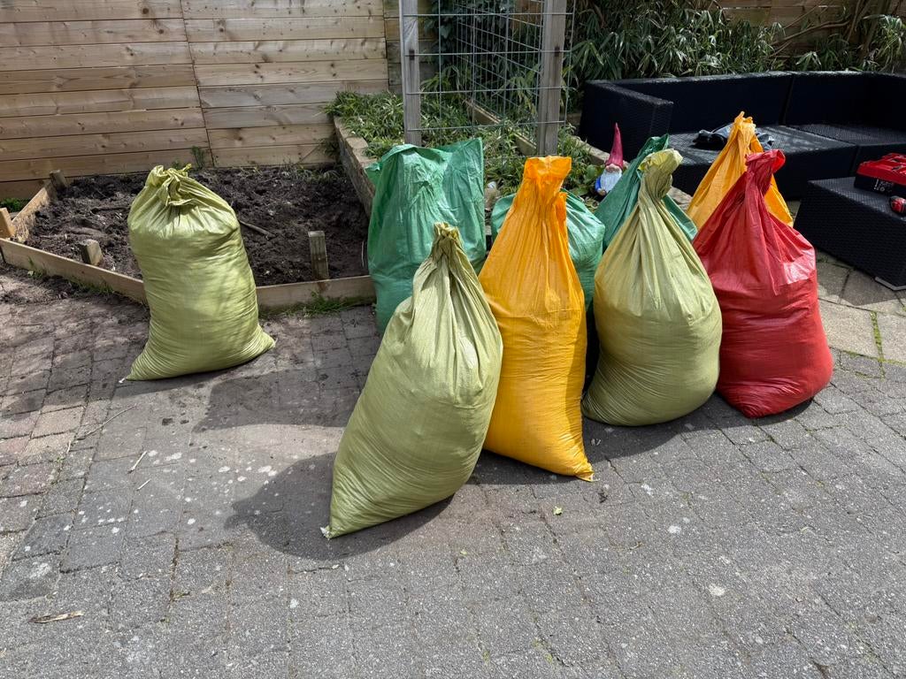 Gratis - 10 bags of garden soil ready to pick up, Tuin en Terras, Zand, Ophalen of Verzenden, Zo goed als nieuw
