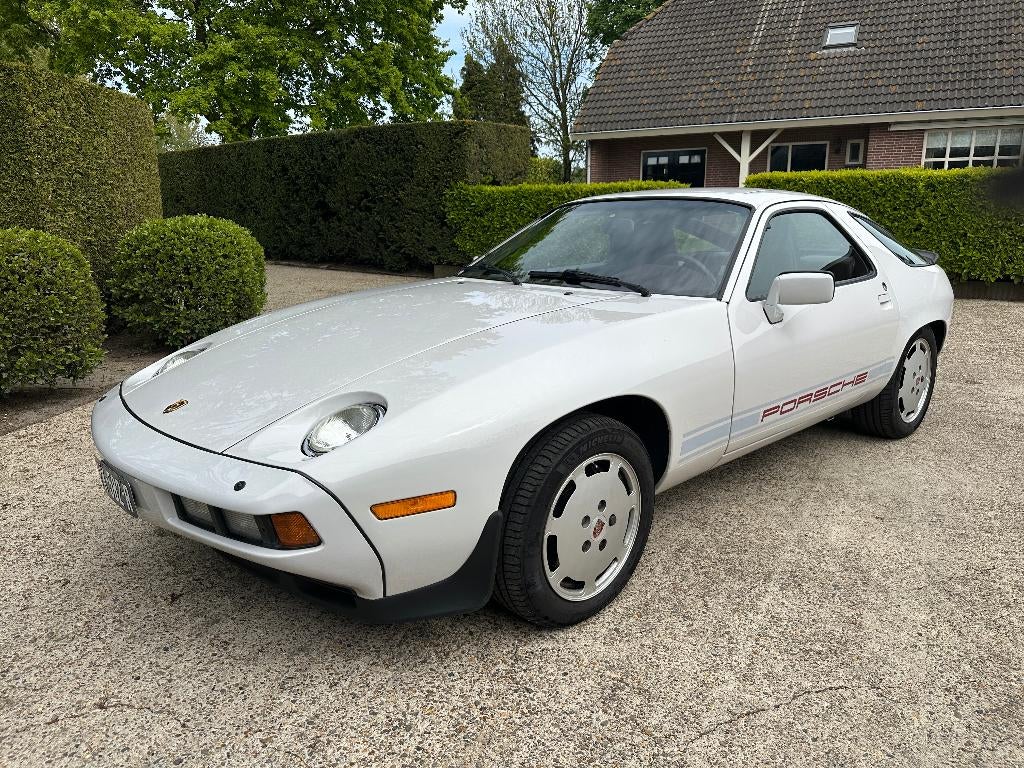 Porsche 928 S3 1986 Wit, Automaat, 8 cilinders, Sound system, 4 stoelen