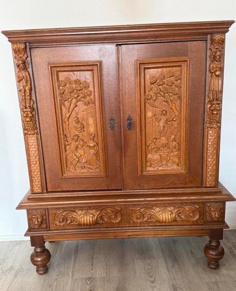 Massief eiken neo-renaissance kast, Ophalen