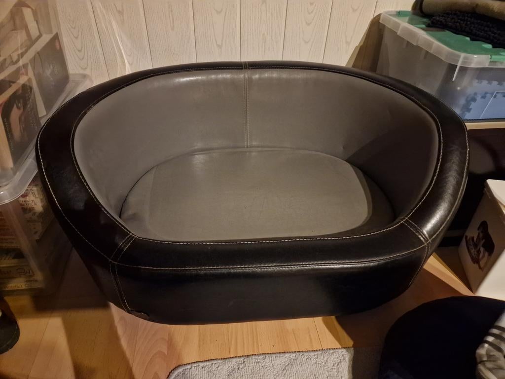 Hondenmand van kunstleer., Ophalen