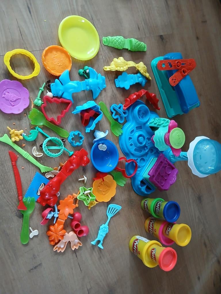 Grote set play doh klei en toebehoren taart machine, Ophalen of Verzenden, Gebruikt, Knutselen