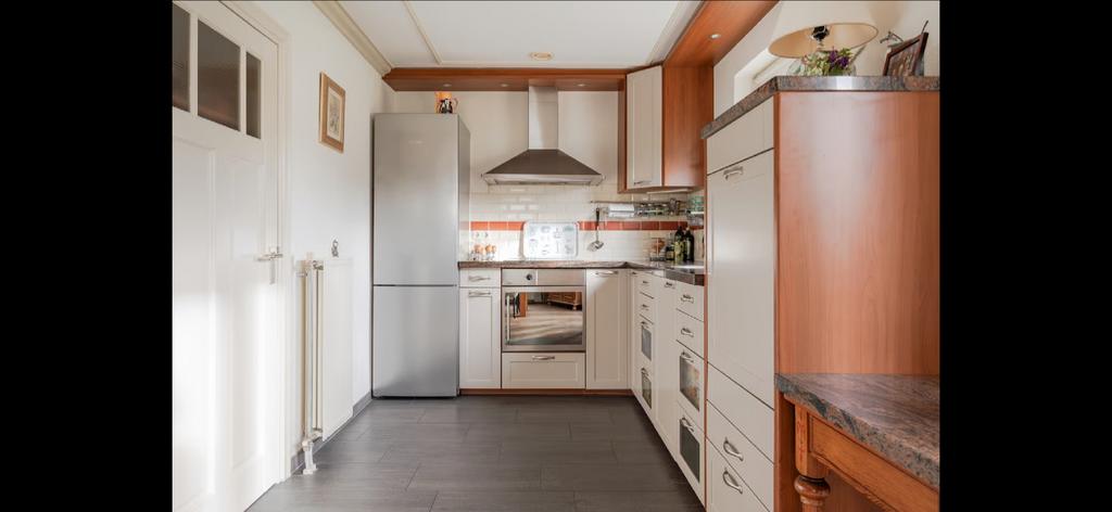 Nette keuken met natuurstenen blad, inductie en vaatwasser, Huis en Inrichting, Keuken | Complete keukens, Ophalen, Gebruikt, Overige kleuren