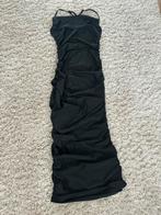 Stijlvolle Zwarte Gerimpelde Bodycon Jurk met Spaghettibandj, Ophalen of Verzenden, Zwart, Onder de knie