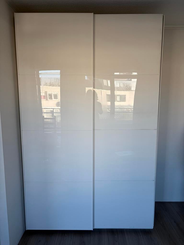 Gereserveerd. IKEA Pax kast met schuifdeuren (wit hoogglans), Huis en Inrichting, Kasten | Kledingkasten, Ophalen, Gebruikt, 100 tot 150 cm