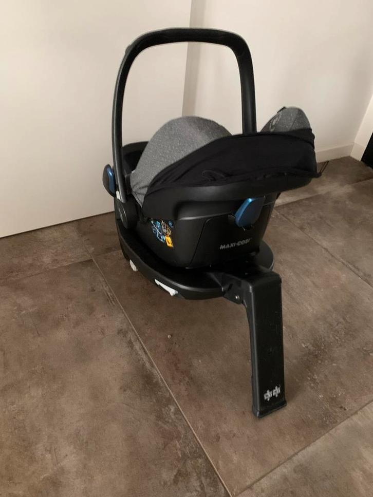 Maxi-Cosi Met Familyfix 2 i-Size - Zo Goed Als Nieuw!, Kinderen en Baby's, Autostoeltjes, Zo goed als nieuw, Maxi-Cosi, 0 t/m 13 kg