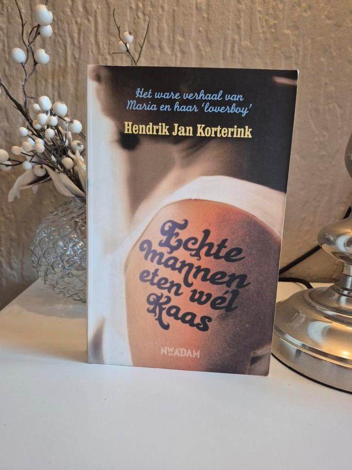 Echte Mannen Eten Wel Kaas - Hendrik Jan Korterink, Boeken, Romans, Zo goed als nieuw, Nederland, Ophalen of Verzenden