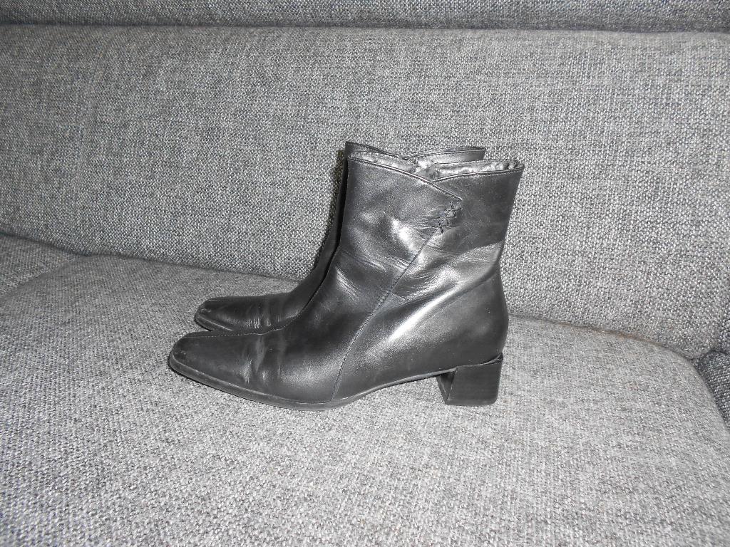 zwarte dames enkellaarsjes ( maat 36 ) ESSENTIALS, Kleding | Dames, Zwart, Lage of Enkellaarzen, Ophalen of Verzenden, Zo goed als nieuw