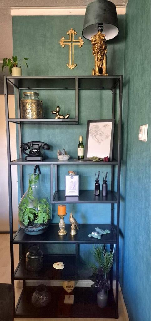 Zwarte metalenVakkenkast van Woood., Ophalen, Zo goed als nieuw