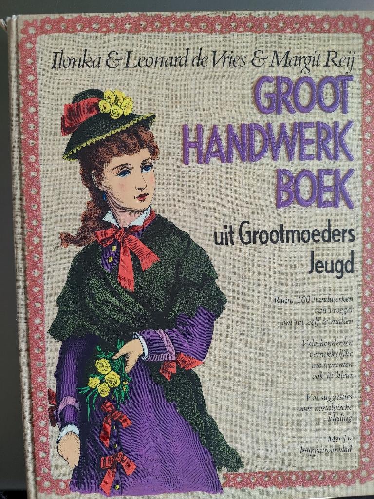 GROOT HANDWERKBOEK UIT GROOTMOEDERS JEUGD, Ophalen of Verzenden, Zo goed als nieuw, Breien, Patroon of Boek