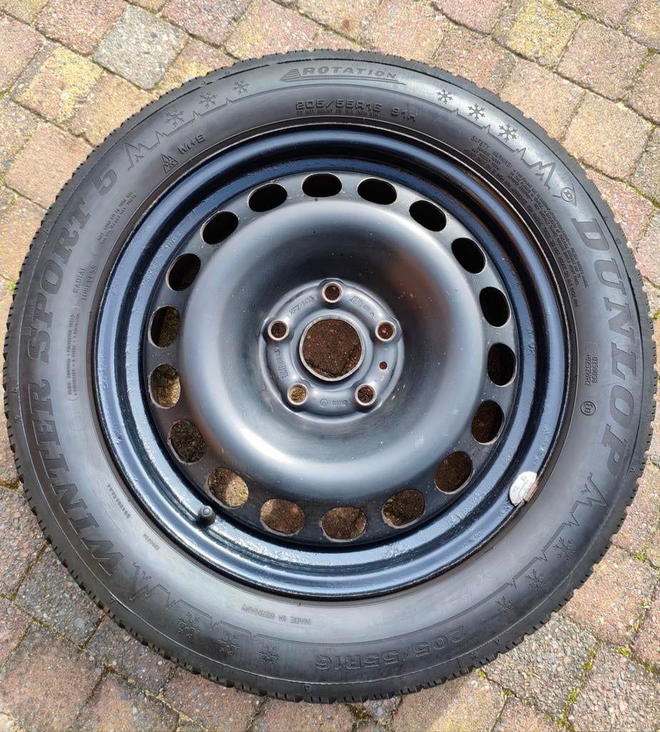 een stalen velge met Dunlop band 205-55-16 inch, Auto-onderdelen, Ophalen of Verzenden, Gebruikt, Seat