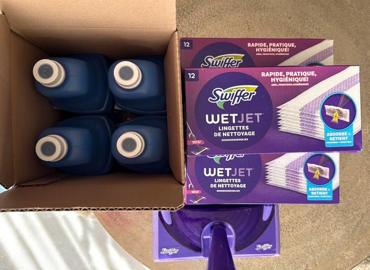 Swiffer 4 wetjet navulmiddel + 34 doekjes, Swiffer optioneel, Huis en Inrichting, Schoonmaakartikelen, Schoonmaakmiddel, Ophalen of Verzenden