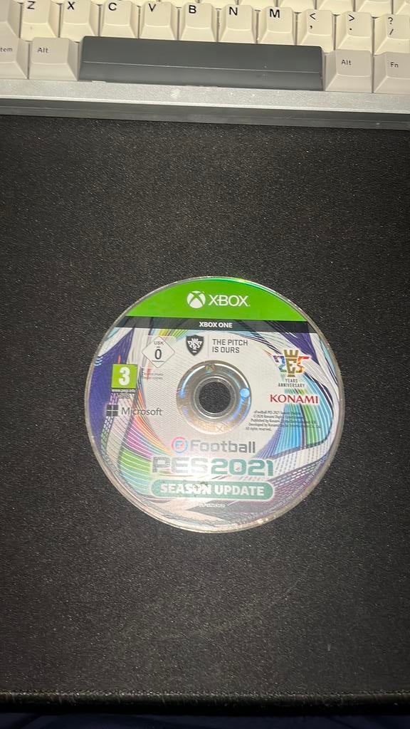 Football pes 2021, Spelcomputers en Games, Games | Xbox One, Ophalen of Verzenden, Zo goed als nieuw, Sport, 3 spelers of meer