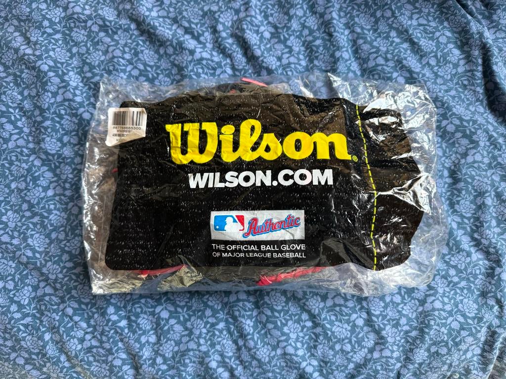 Wilson A360 12 Inch Right Hand Throw baseball glove, Ophalen, Nieuw, Honkbal, Handschoen