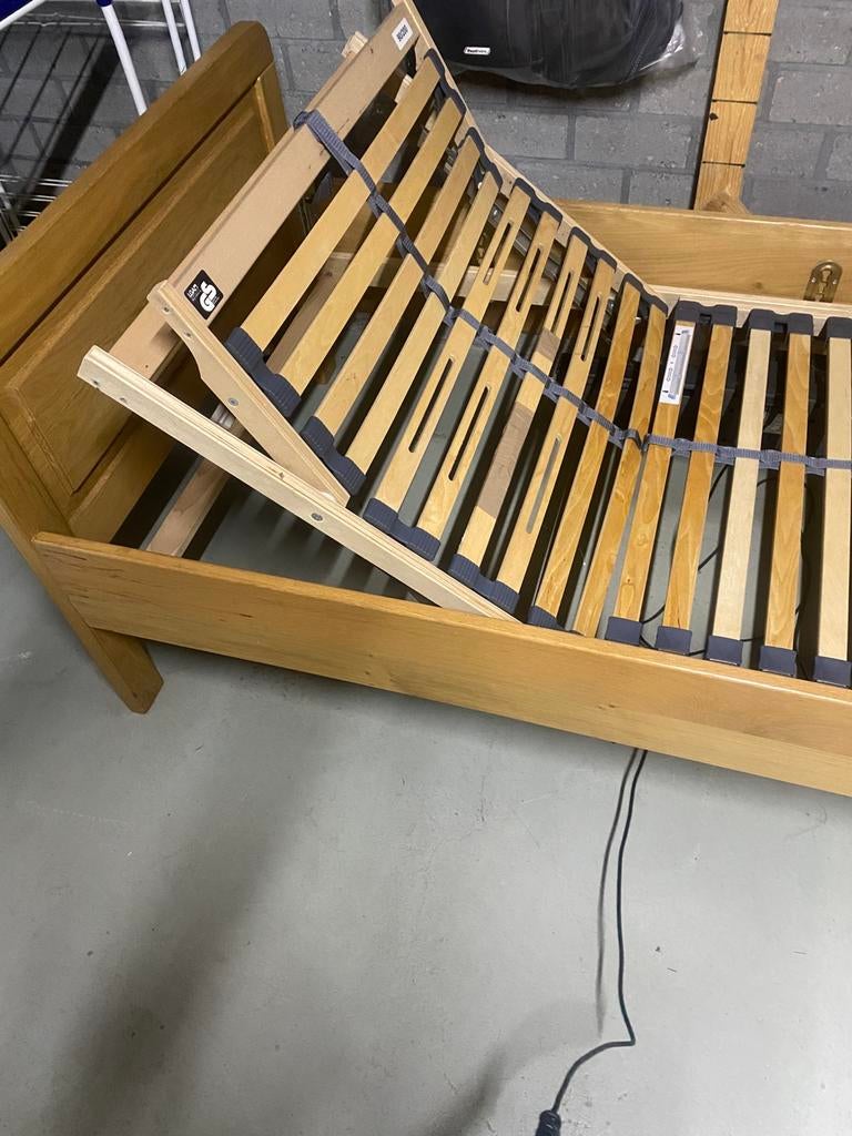 Senioren bed inclusief matras, Huis en Inrichting, Slaapkamer | Matrassen en Bedbodems, Ophalen, Zo goed als nieuw, Eenpersoons