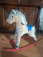 Antiek hobbelpaard met een vacht van bont, Ophalen of Verzenden