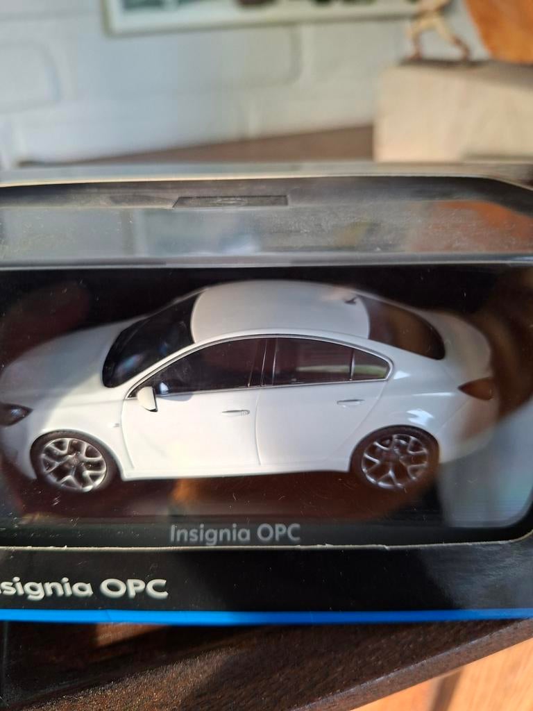 Opel insignia opc wit, Hobby en Vrije tijd, Modelauto's | 1:43, Ophalen of Verzenden, Auto, Gama