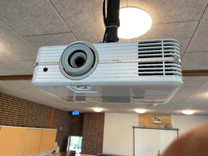 Optoma UHD Beamer & scherm & sound system, Audio, Tv en Foto, Beamers, Zo goed als nieuw, Ultra HD (4K), Ophalen