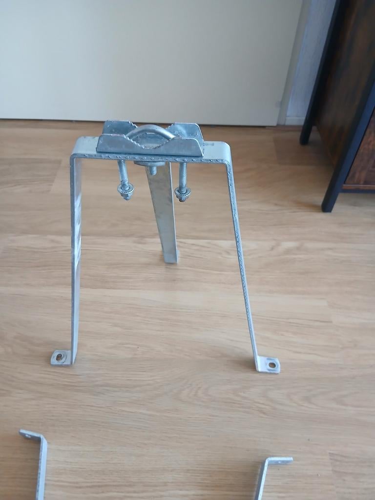 Muurbeugels voor antenne, Telecommunicatie, Antennes en Masten, Ophalen of Verzenden, Antenne