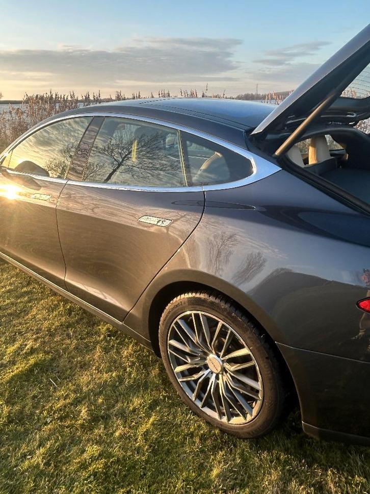 Tesla Model S 2016 Grijs, Auto's, Tesla, Particulier, Model S, 360° camera, 4x4, Achteruitrijcamera, Adaptieve lichten, Adaptive Cruise Control