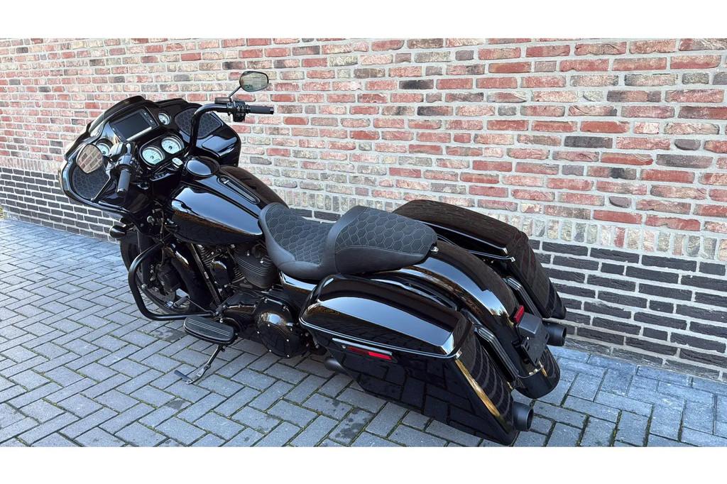 Harley-Davidson 103 FLTRX Road Glide Roadglide € 18.949,00, Motoren, Motoren | Harley-Davidson, 1690 cc, Bedrijf, LED Verlichting
