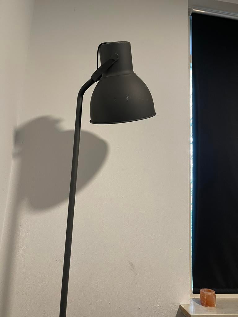 Grijze vloerlamp, 180cm hoog 2x, Ophalen, Zo goed als nieuw, Metaal, 150 tot 200 cm