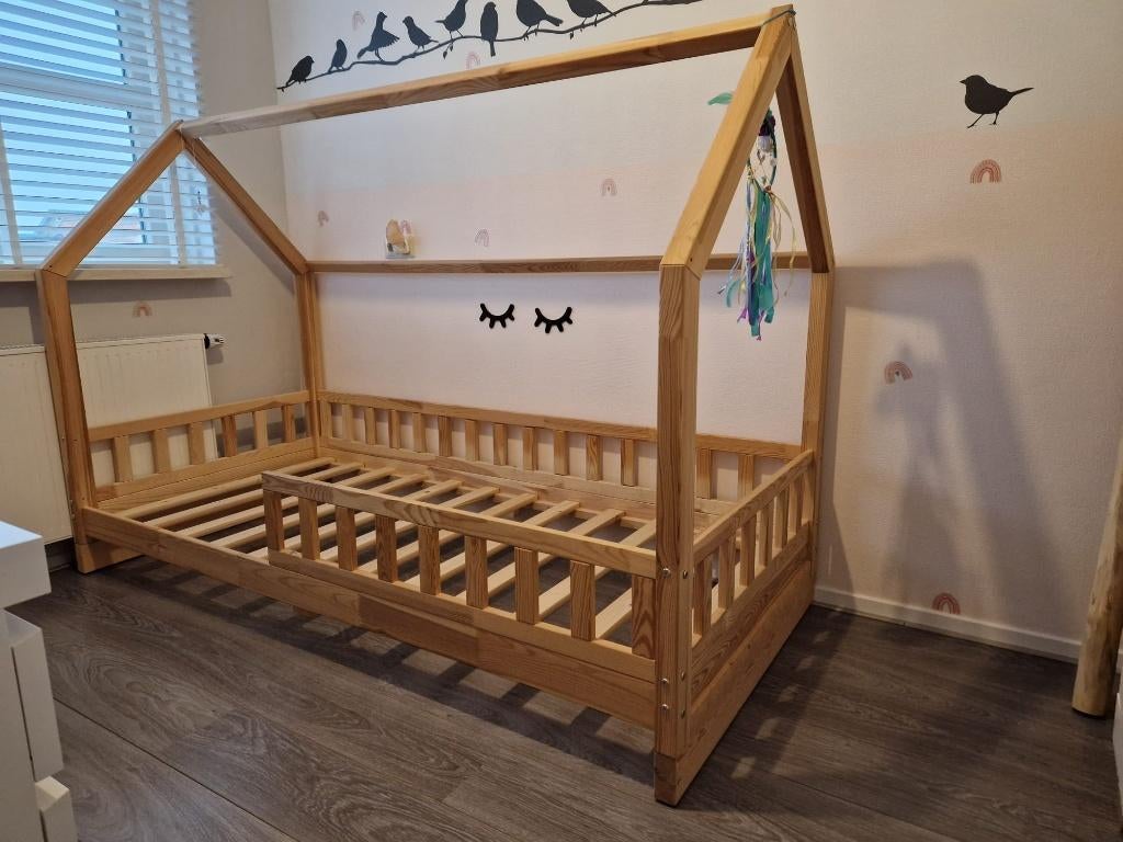 Te koop: bedhuisje, Kinderen en Baby's, Kinderkamer | Bedden, Ophalen, 85 tot 100 cm, Zo goed als nieuw, Lattenbodem