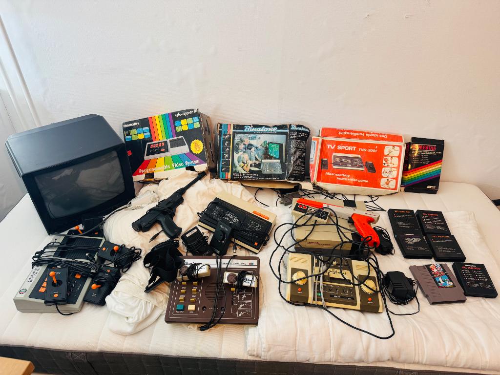 Retro TV Game Bundle – NES + Binatone + Lichtpistolen, 2 spelers, Ophalen, Gebruikt, Vanaf 3 jaar
