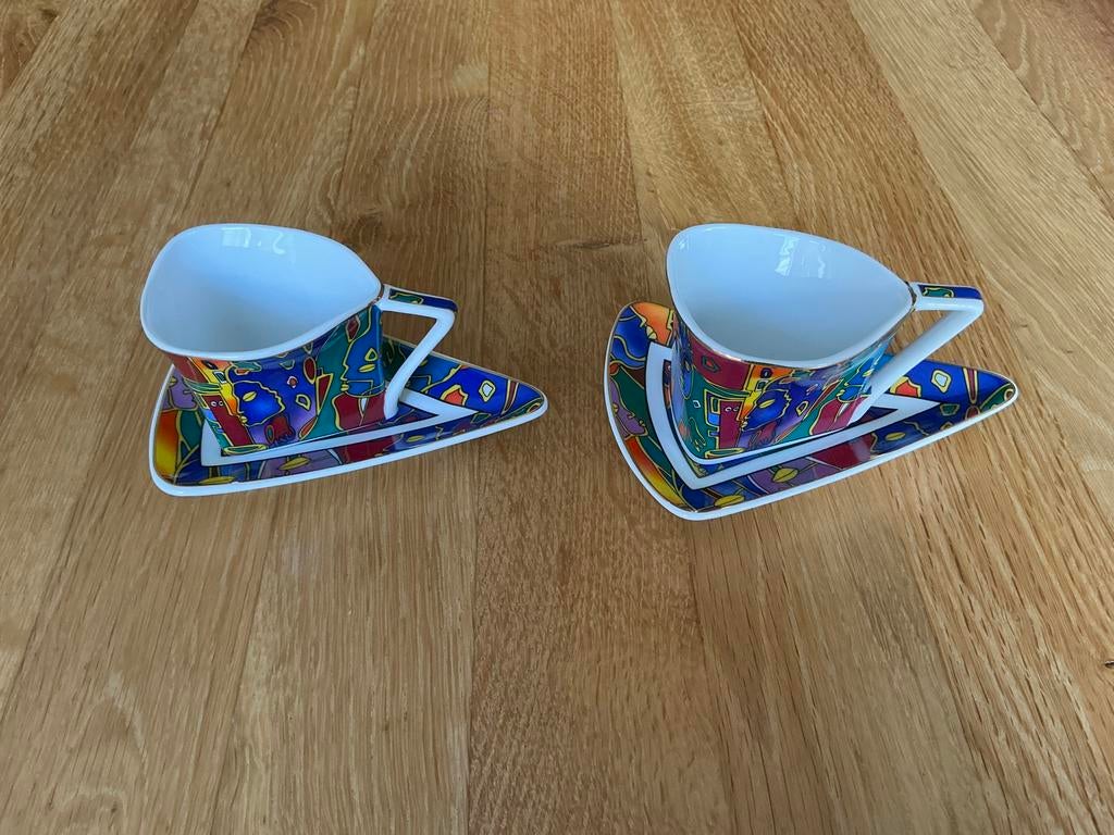 Twee kleurrijke espressokopjes met schoteltjes, Gebruikt, Ophalen of Verzenden, Overige stijlen, Kop(pen) en/of Schotel(s)