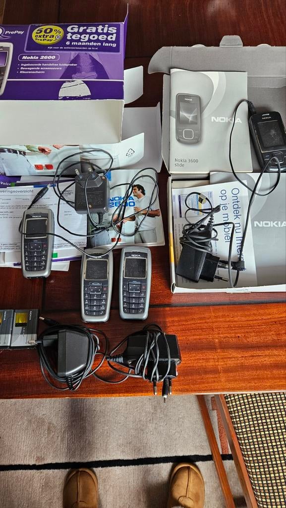 Partij vintage telefoons: Nokia, Motorola, Samsung, Telecommunicatie, Mobiele telefoons | Nokia, Gebruikt, Overige modellen, Overige kleuren