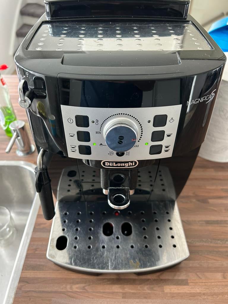 Delonghi Magnifica S bonenkoffie, Witgoed en Apparatuur, Koffiezetapparaten, Gebruikt, Gemalen koffie, Koffiebonen, Koffiemachine