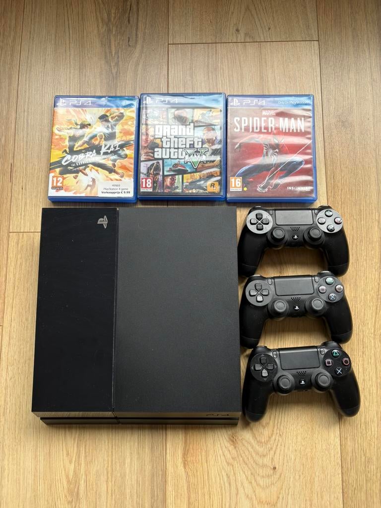 PlayStation 4, Met games, Ophalen of Verzenden, Zo goed als nieuw, Met 3 controllers of meer