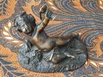 Mooi zwaar antiek brons beeldje uit Engeland van een putti., Ophalen of Verzenden, Brons