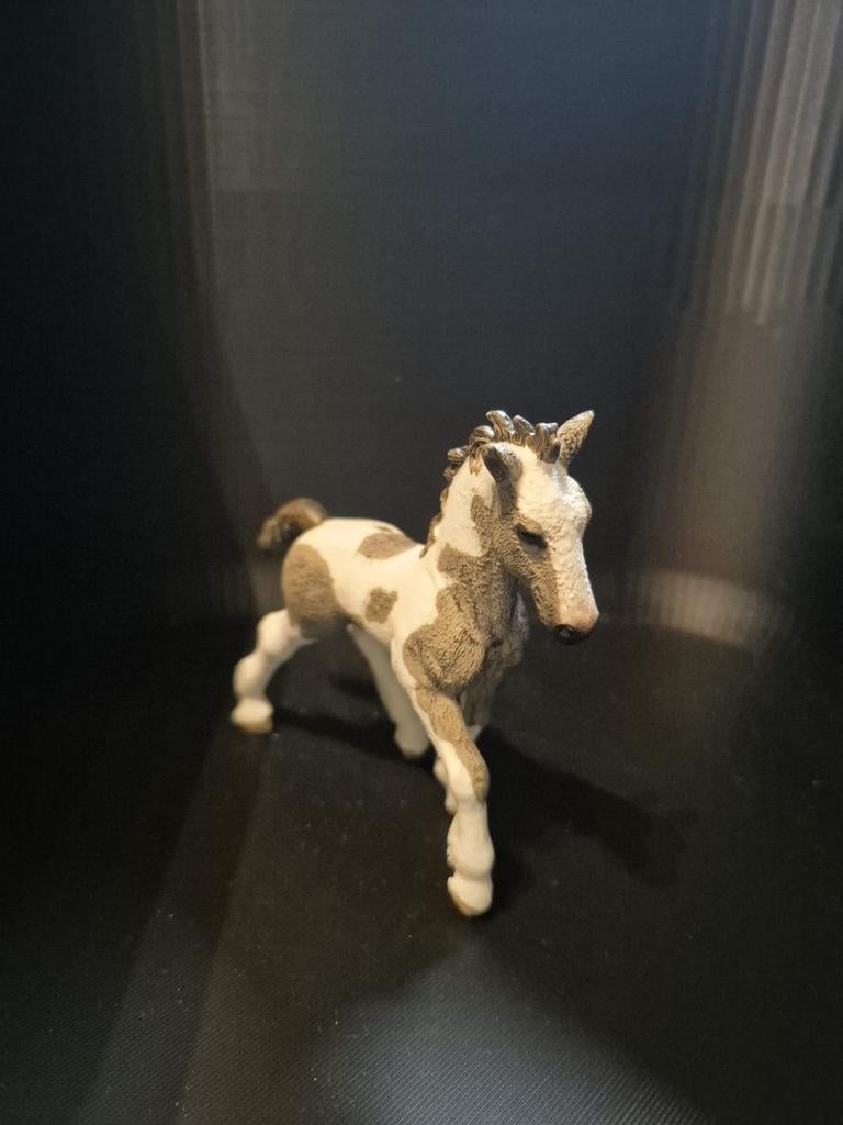 Schleich paardje veulen, wit met bruine vlekken, Ophalen of Verzenden