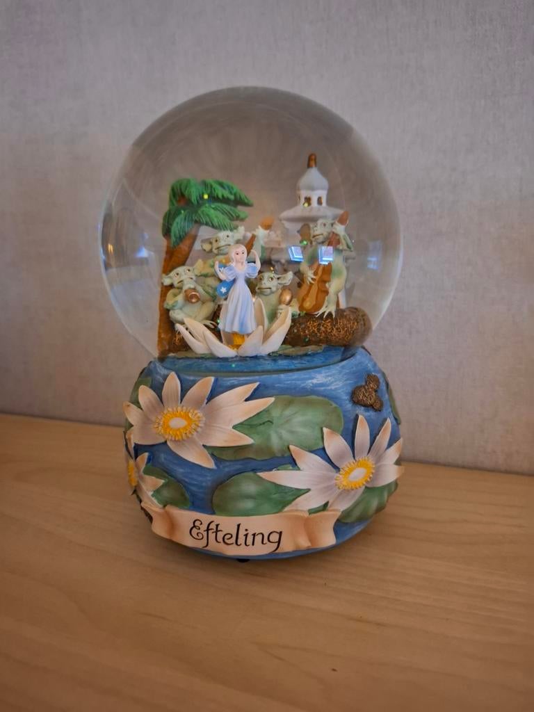Efteling sneeuwbol dansende waterlelies, Ophalen, Zo goed als nieuw, Beeldje of Poppetje