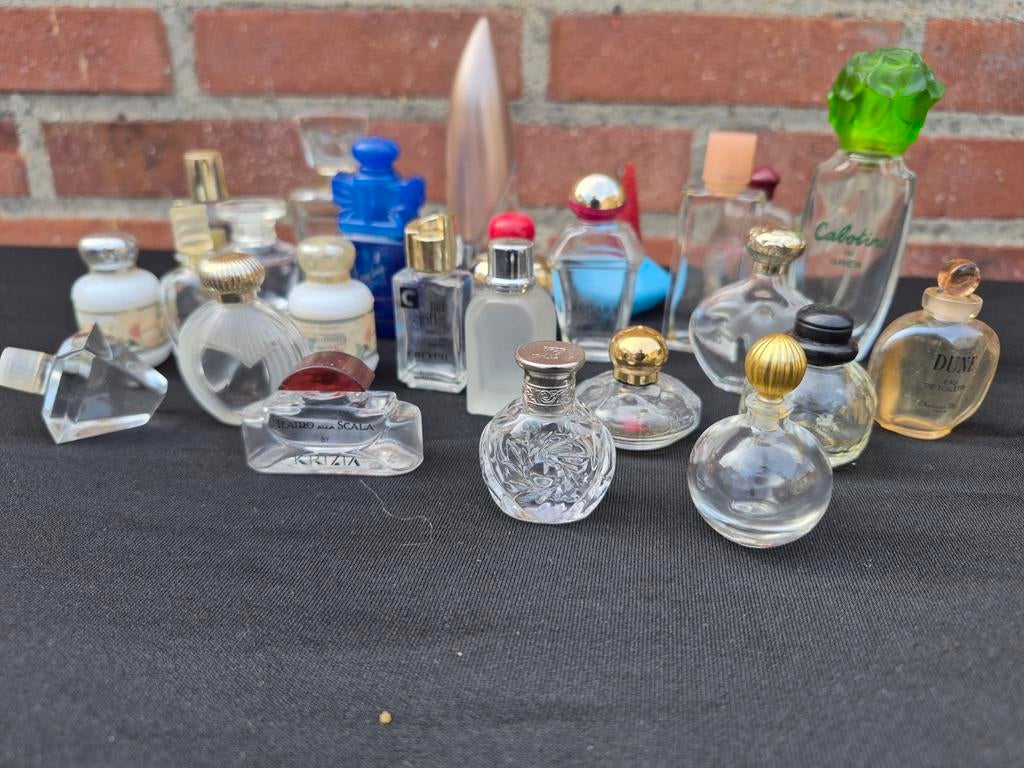 Verzameling van lege Miniatuur Parfumflesjes, Ophalen of Verzenden, Gebruikt
